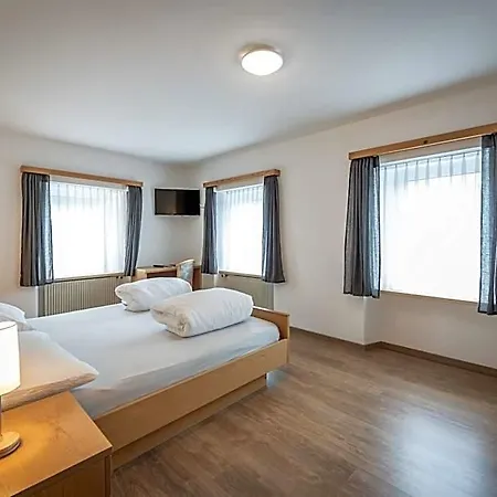 Greina Hotel *