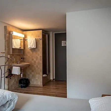 Greina Hotel *